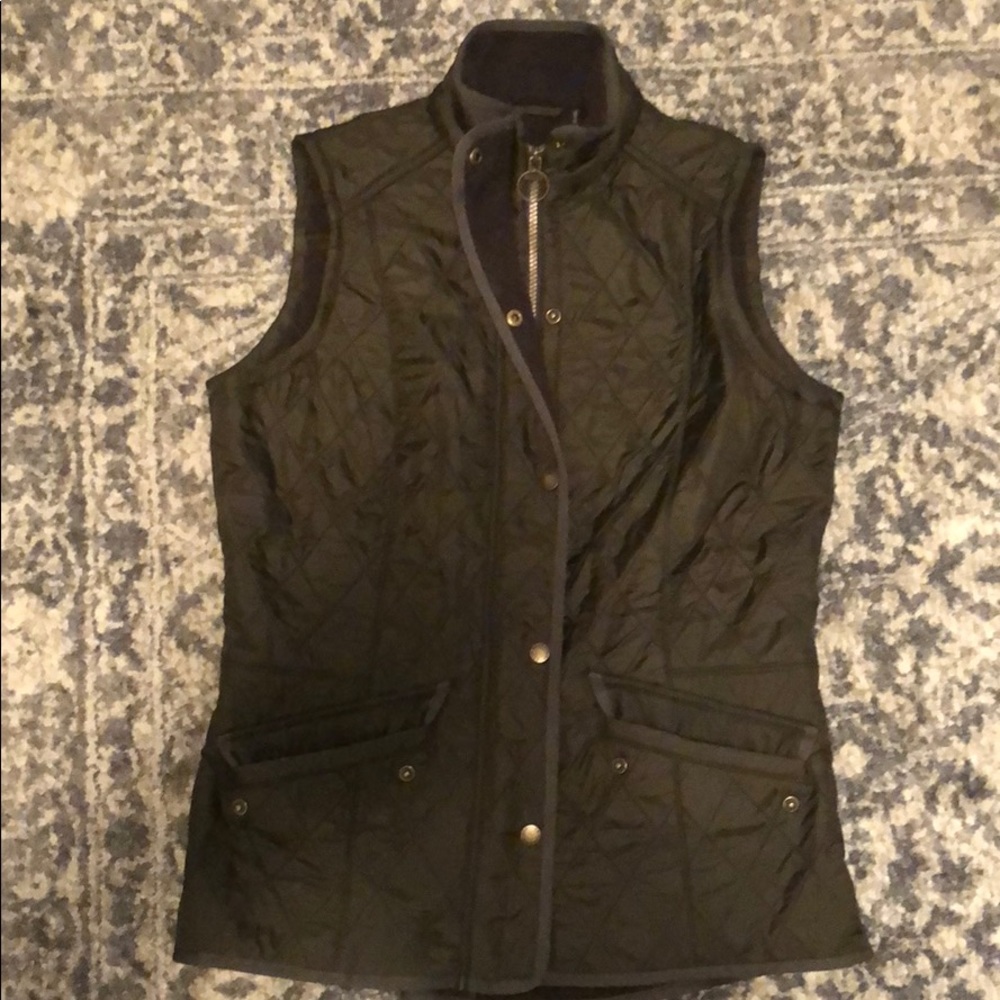 CAVALRY QUILTED GILET Barbour Vest in Green